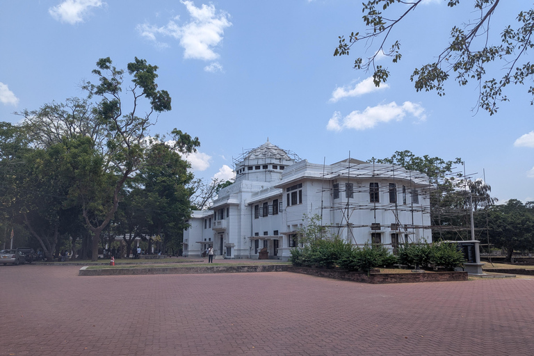 Sigiriya: Anuradhapura Guided Day Trip