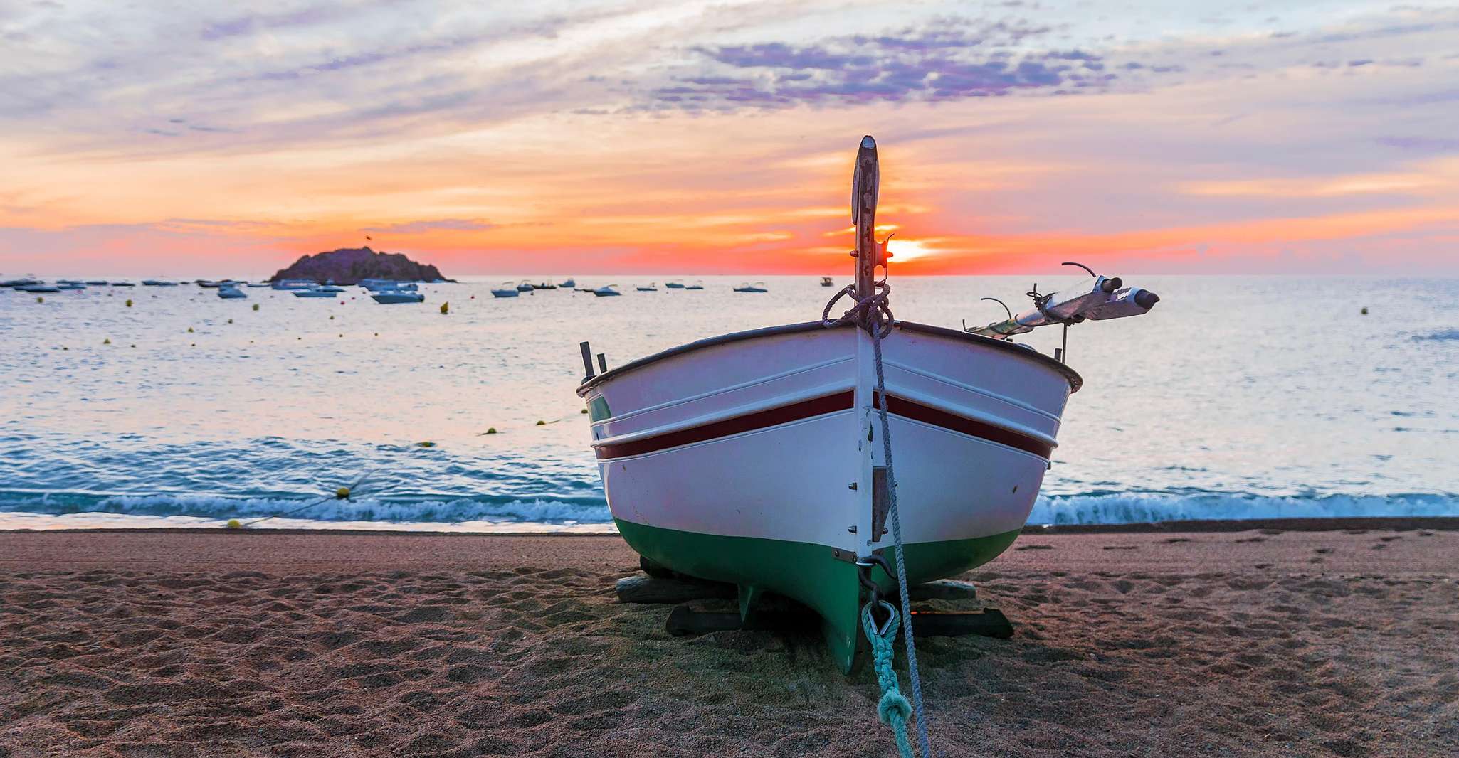 Walking Costa Brava Coves, stranden en beroemd vissersdorp - Housity