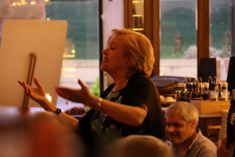 Porto: Dinner with a Fado show and traditional Portuguese music Porto: Dinner with a Fado show and traditional Portuguese music