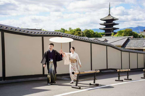Kyoto: Kimono Makeover, Photoshoot, and Guided Tour Kyoto: Komon Kimono & 1-Hour Professional Photoshoot