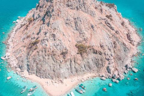 Alanya/Boczne miasto: Suluada, zwiedzanie zatok łodzią z lunchemAlanya: Suluada, rejs wycieczkowy, plaża w Zatoce Malediwów