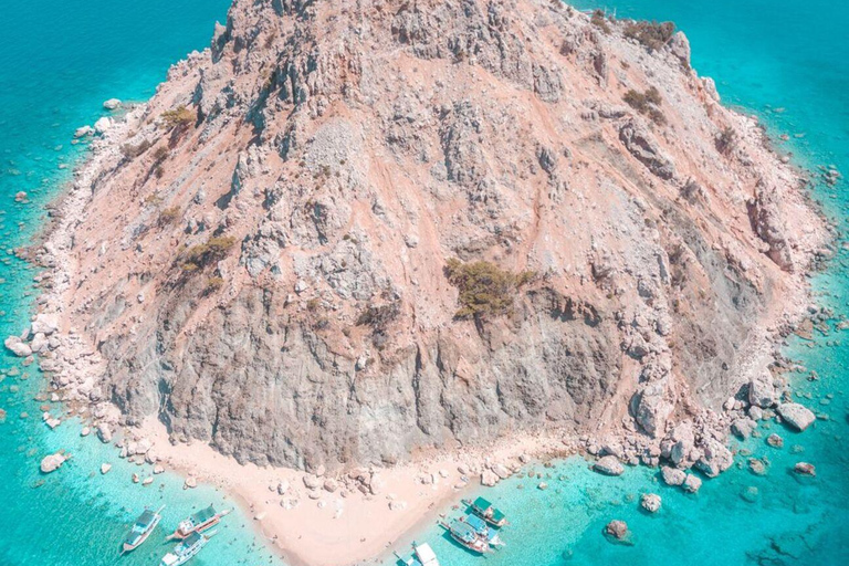 Alanya/Side stad: Suluada, besök i vikar med båt W/LunchAlanya: Suluada, båttur, Bay&#039;s Maldives Beach