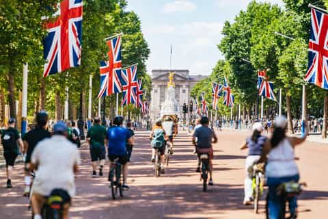 London Evans Cycles Kensington Store Entrance Bike: Over 1,287