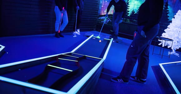 Rovaniemi: Indoor 14-Hole Glow-in-the-Dark Mini-Golf
