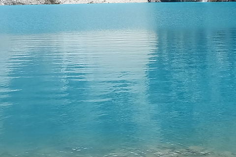 Huaraz: Laguna 69 Guided Hike in Huascarán National Park