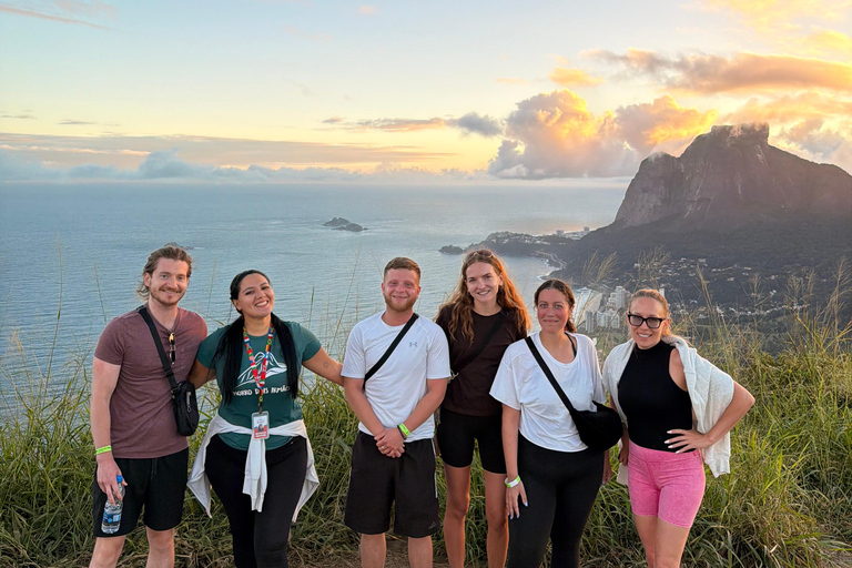 Two Brothers Hill (Morro Dois Irmaos) Hike + Snack with Cria Guide Hiking tour on Two Brothers Hill (Morro Dois Irmãos) + breakfast with local guide