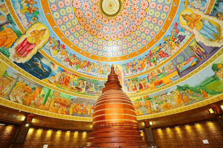 Kandy: City Tour with Temple of the Tooth & Lake Views