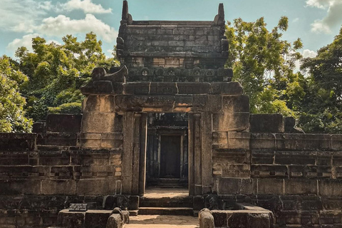 From Kandy: Sigiriya, Dambulla, & Minneriya Private Day Trip