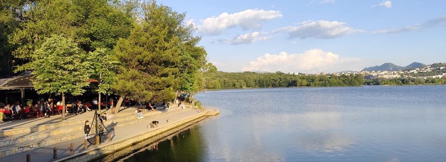 Découvrez Tirana : visite panoramique et promenade autour du lac artificiel.
