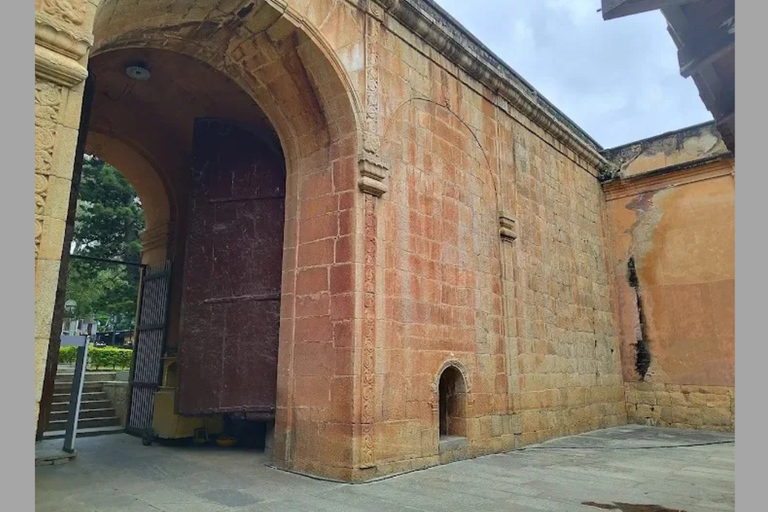 Bengaluru: Fort Guided Tour with Entry Ticket