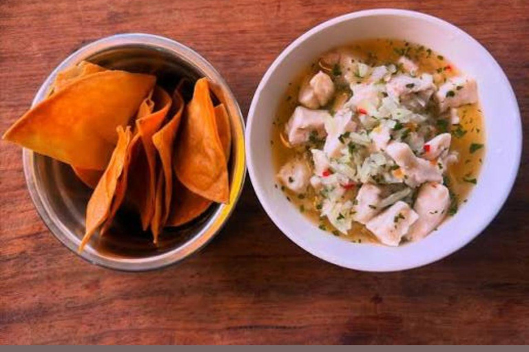 Panama City: Casco Viejo Morning Walk & Tastings