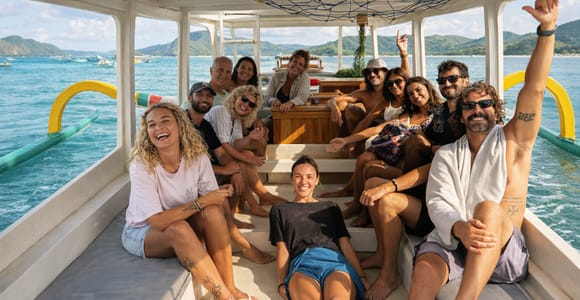 Lombok: Kuta Coastline Boat Half Day Tour with Lunch & Drink