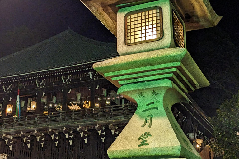 Nara: descubre la belleza atemporal en un tranquilo paseo nocturno.Nara: descubre la belleza atemporal en un tranquilo paseo nocturno