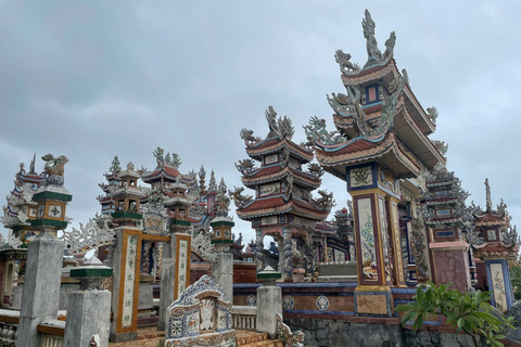 Hoi An/Da Nang: trasferimento a Hue, visita turistica e pranzo in una pagodaTrasferimento da Hoi An/Da Nang a Hue e visita alla Cittadella Imperiale