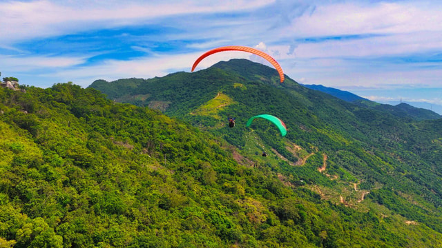 Nha Trang: Paragliding over Nha Trang Bay