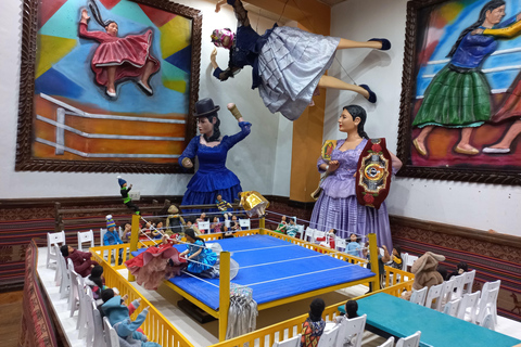 Desde La Paz: Tour guiado a la Sala de Arte Cholitas y show Lucha libre