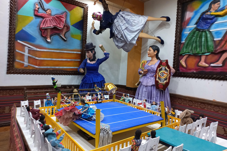 Desde La Paz: Tour guiado a la Sala de Arte Cholitas y show Lucha libre