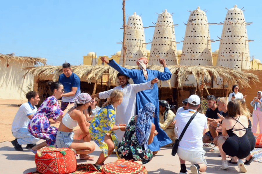 Makadi Bay: BADU Luxury Bedouin Dinner Experience & Stargaze. Foto: GetYourGuide Makadi Bay: BADU Luxury Bedouin Dinner Experience & Stargaze. Foto: GetYourGuide