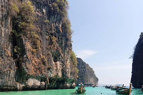 Phi Phi Island Övernattningspaket 2dagar,1natt och aktiviteter