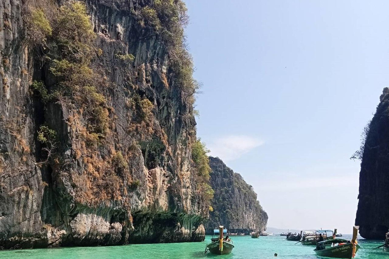 Phi Phi Island Overnight Package 2days,1night and activities