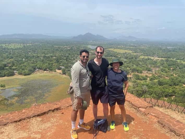 Desde Kandy Fortaleza De La Roca De Sigiriya Y Templo De La Cueva De