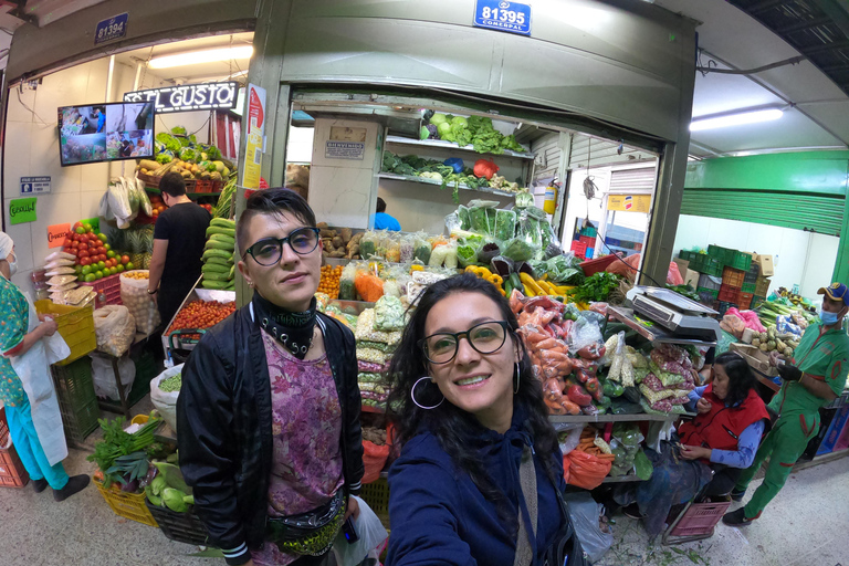 Bogotá: Botanical Garden Sightseeing Tour and Visit to the Paloquemao Market with Fruit Shared Sightseeing Tour + Tickets + Fruit