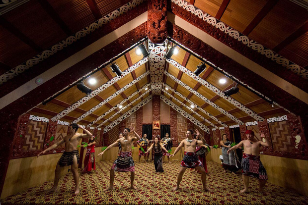 Visite d'une journée premium Hobbiton Movie Set & Rotorua depuis Auckland