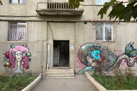 Tiflis: más de 100 graffitis y murales, visita guiada por el arte callejeroVisita privada