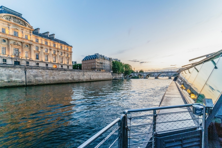 Paris: Evening Cruise with Dinner on River Seine Paris 2.5-Hour Dinner Cruise: Service Premier