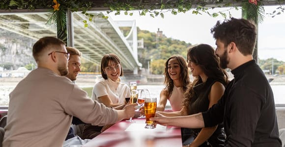 Budapest Sightseeing Cruise with Welcome Drink