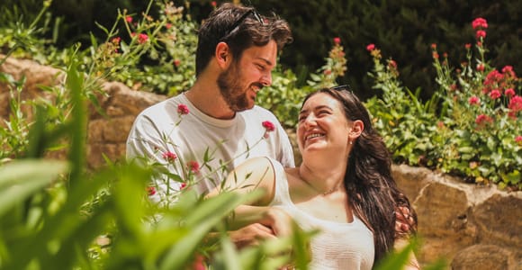 Barcelona: Park Güell Photoshoot with Print & Optional Video