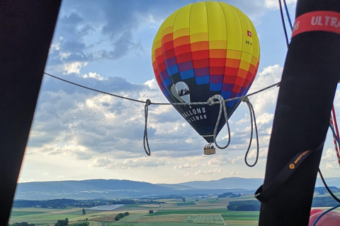 Lausanne: voo suíço com fondue num balão de ar quenteLausanne: Voo suíço com fondue num balão de ar quente