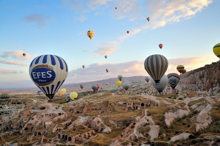 Cappadocia: Alba in mongolfiera sui camini delle fate