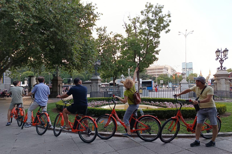 Madrid: Highlights Bike or E-Bike 1,5 Hour Tour with Guide Private Cycling Experience for Large Group (Regular Bicycle)