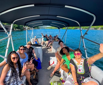 Austin: Lake Austin Guided Boat Tour with Full Sun Shading