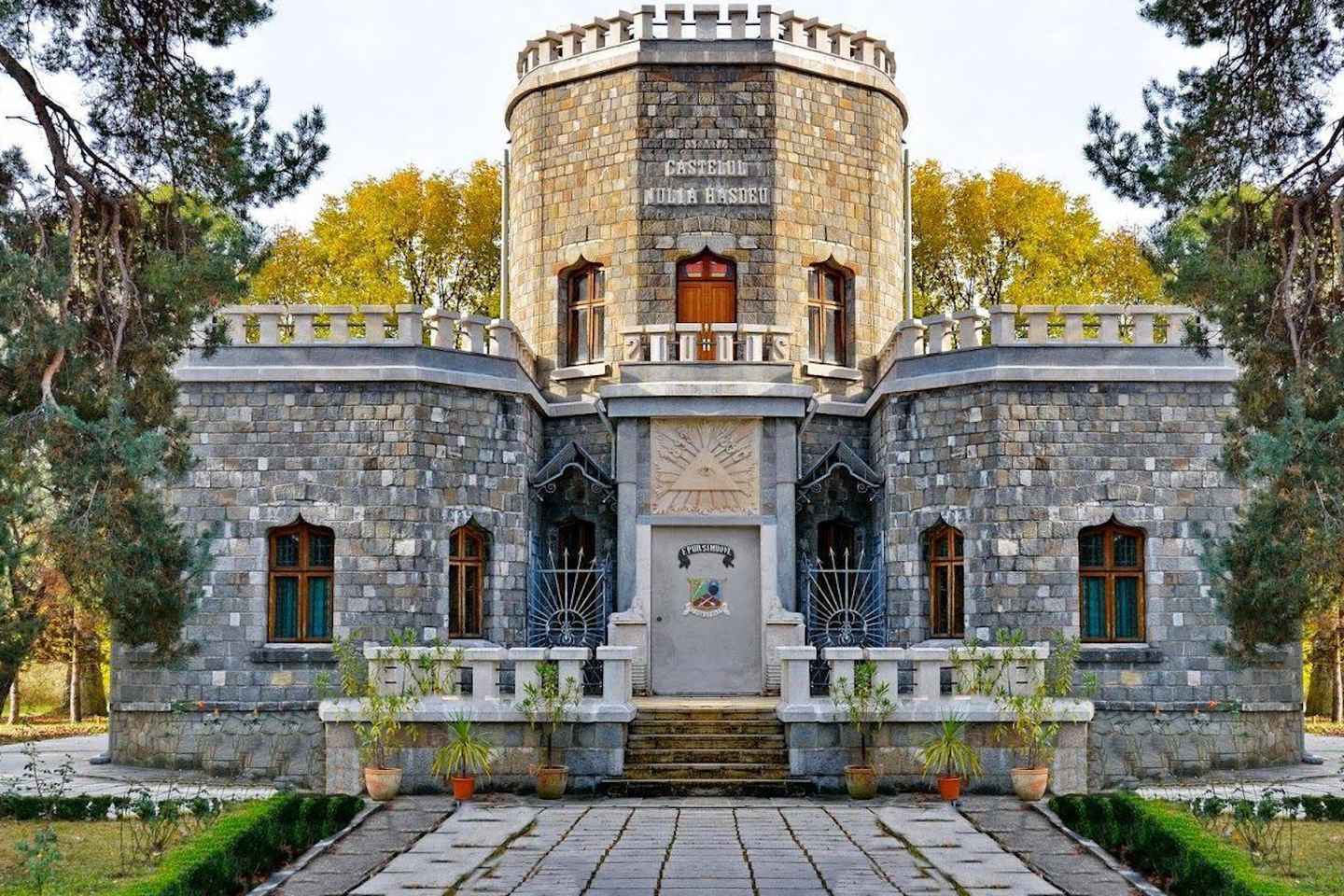 ルーマニアの隠れた名所・城・塩鉱山プライベートツアー