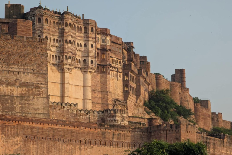 Private 6-Day Golden Triangle & Udaipur Luxury Tour Car + Guide + Monuments Tickets + 3 Star Accommodation