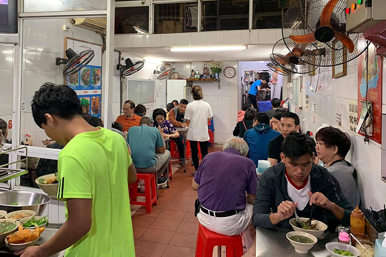 Hanói: Excursão a pé com comida de rua do Guia MichelinTour gastronómico Michelin com visita à rua do comboio