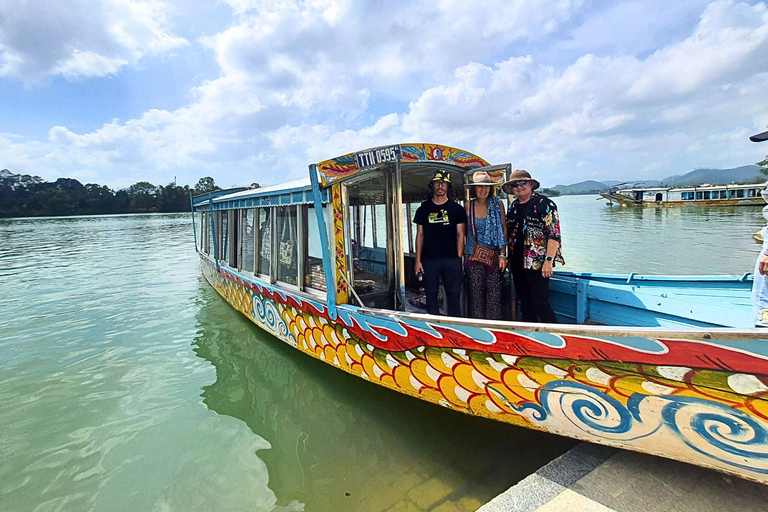 Tour en barco del dragón de Hue: Explora la Pagoda Thien Mu y las Tumbas Reales