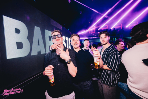 Pub Crawl z shotami i klubem nocnym w PradzePraga: Bar Crawl z przewodnikiem z shotami i wejściem do klubu nocnego