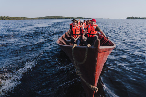 Rovaniemi: Excursión en barco al atardecer en el Ártico