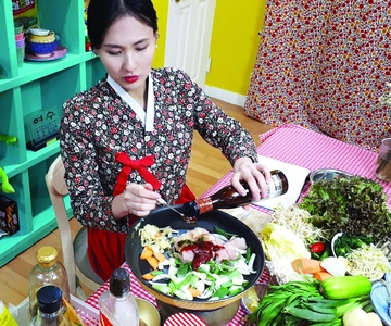 Seoul: Korean Cooking Class at a Local Home and Market Tour