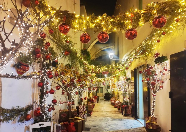 Visit Brindisi Christmas Lights in Locorotondo and Alberobello in Brindisi