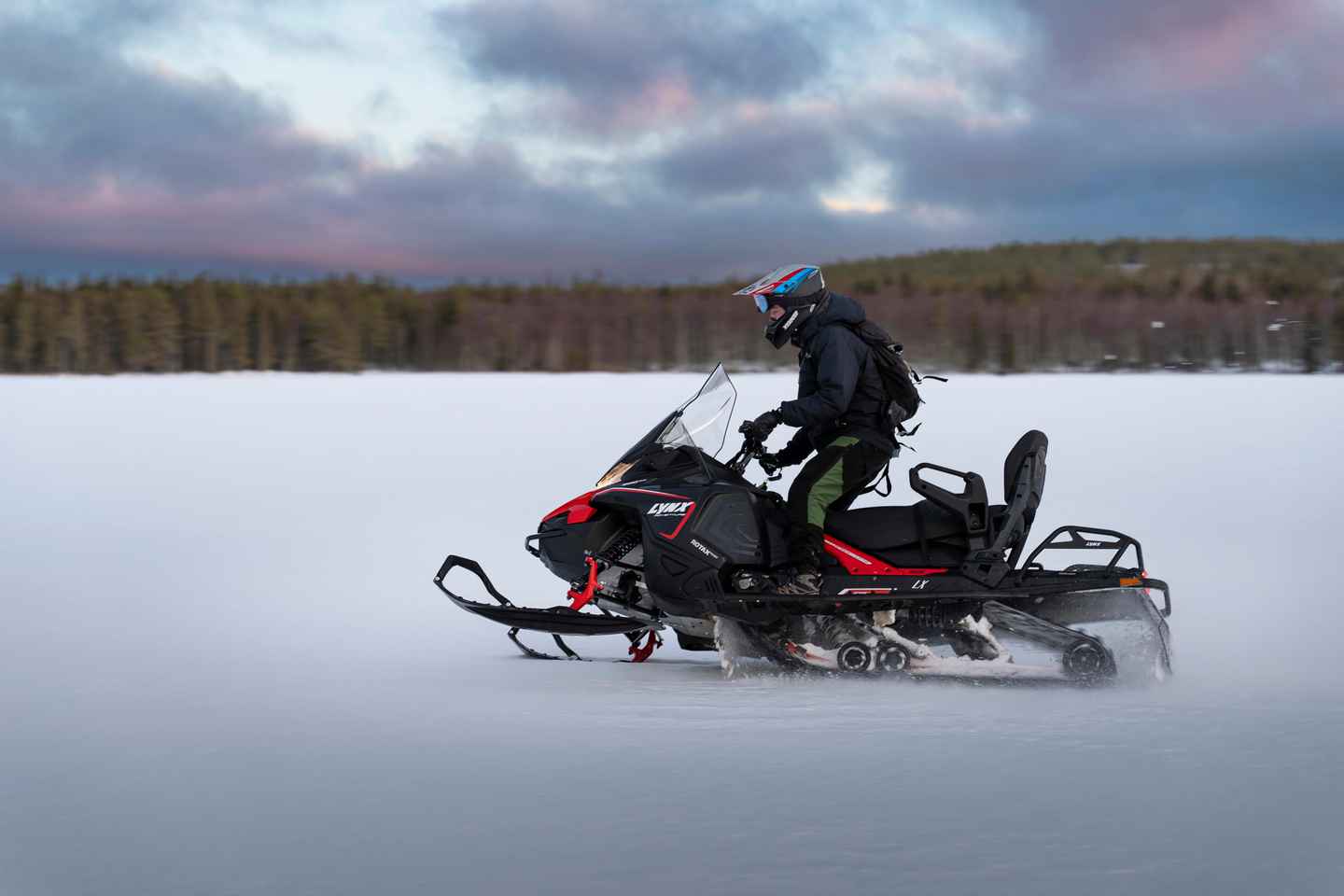 Rovaniemi: Avventura in Motoslitta e Pesca sul Ghiaccio