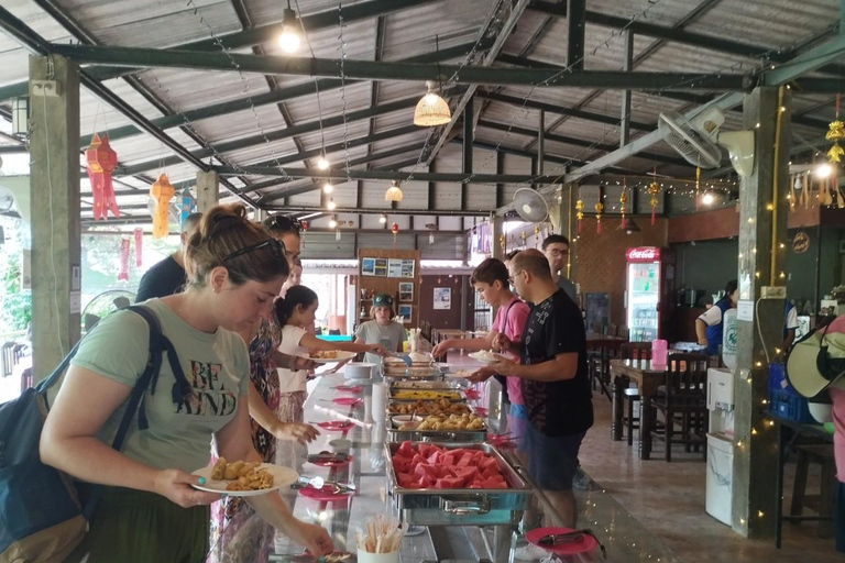 Chiang Rai:Guided Highlights Full-Day Tour-FREE LUNCH BUFFET Experience the Wonders of Chiang Rai with Free Thai Buffet