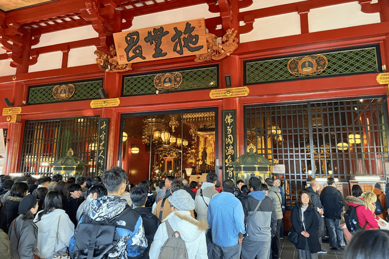 Tokyo: Asakusa Temple & Shrine Walking Tour with Local Guide Tokyo: Asakusa Guided Walking Tour Visiting Sensoji Temple