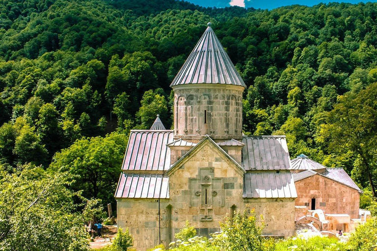 From Yerevan: Private Transfer to Tbilisi with 2 Stops