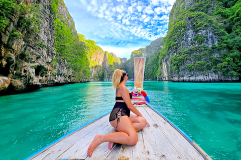 Khao Lak: Tagestour nach Phi Phi mit privater Longtail TourKhao Lak: Tagesausflug nach Phi Phi mit privater Longtail-Tour