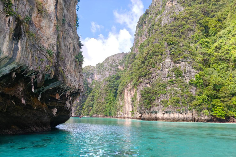 Phi Phi: First Group at Maya Bay, Avoid The Crowds Boat Tour [Full-Day] Maya Bay Speedboat Tour