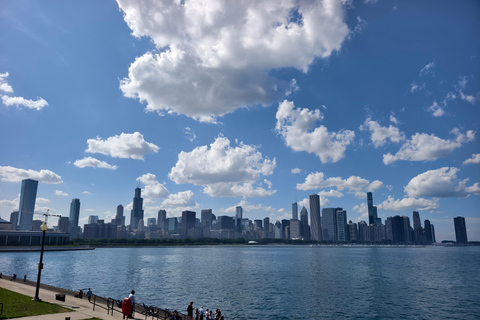 Chicago: Small Group ICONIC Landmarks & Skyline City Tour